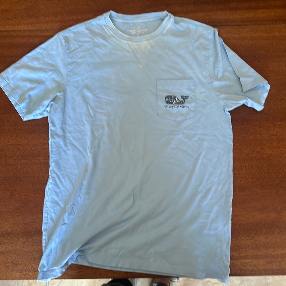 Vineyard vines tee
